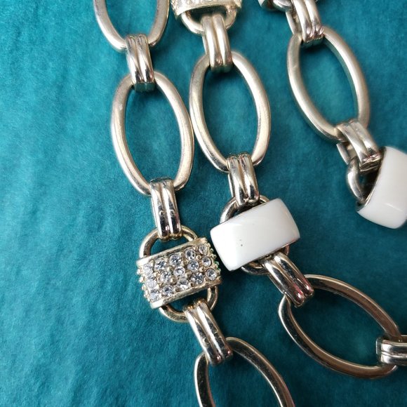 2/20$ Coldwater creek gold tone rhinestones and white 3 strands - Picture 7 of 7